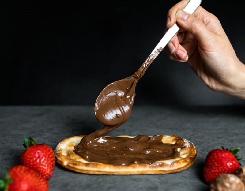 Plain RDM Pizzetti topped with nutella and strawberries to create a dessert